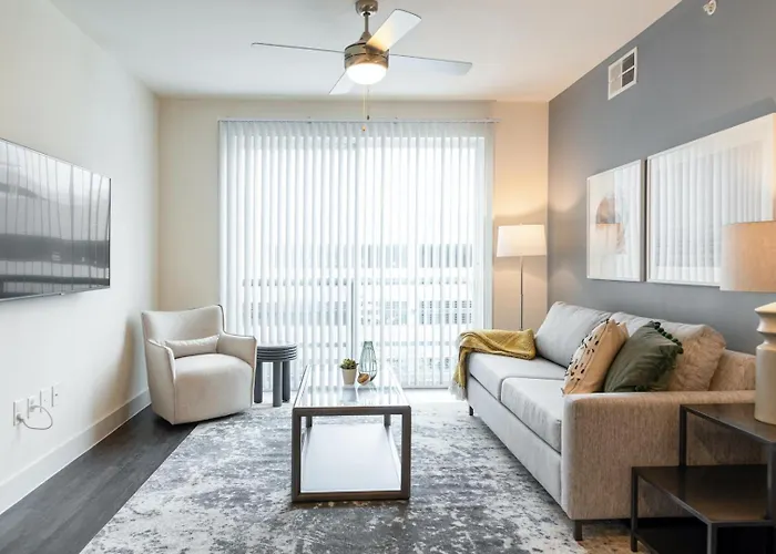 Landing Apartment - Elux At Mcqueen Apartment