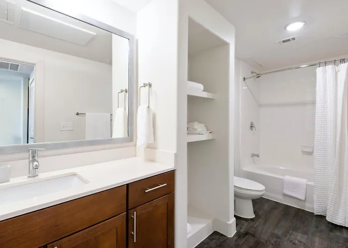 Landing Apartment - Elux At Mcqueen Apartment Chandler