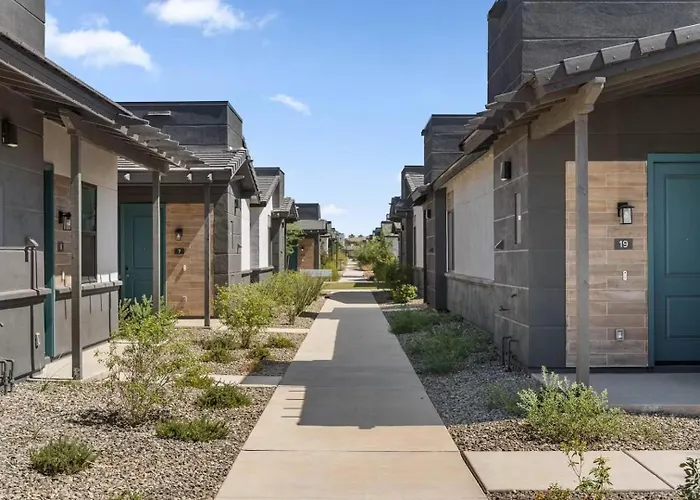 Landing Apartment - Elux At Mcqueen Apartment Chandler