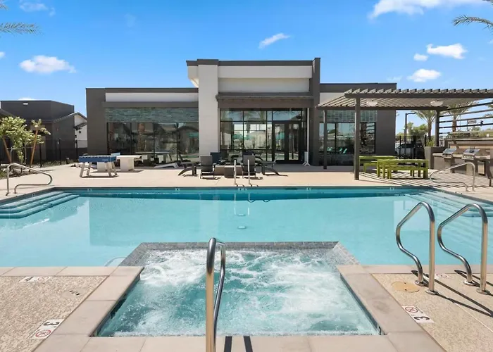 Landing Apartment - Elux At Mcqueen Apartment Chandler
